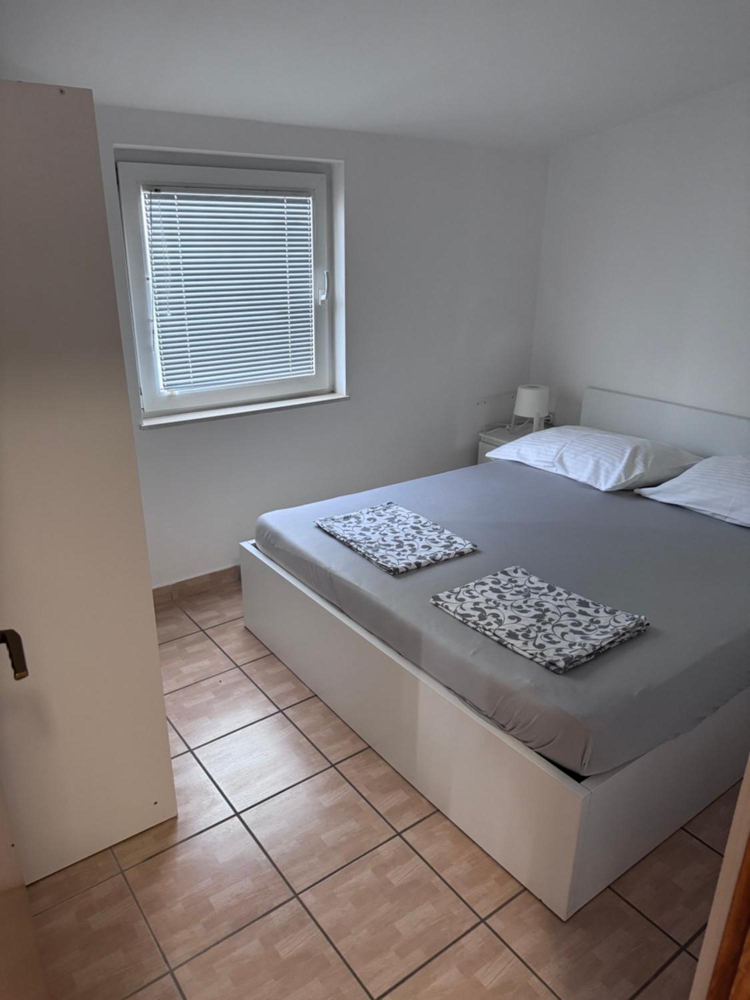Apartmani Bruno Vrsi Eksteriør bilde